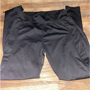 Black athletic leggings